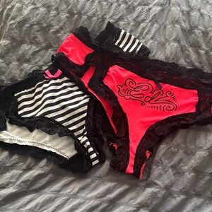 Set Ed Hardy Red and Black Lace Trim panties large